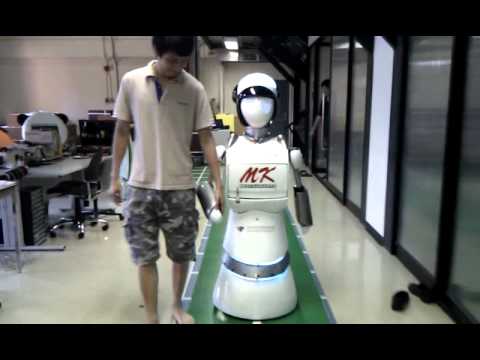 Najezda tajlandskih robota u restoranima