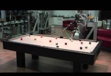 Robot koji igra bilijar