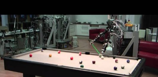 Robot koji igra bilijar