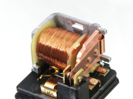 Digitalni impulsni relej