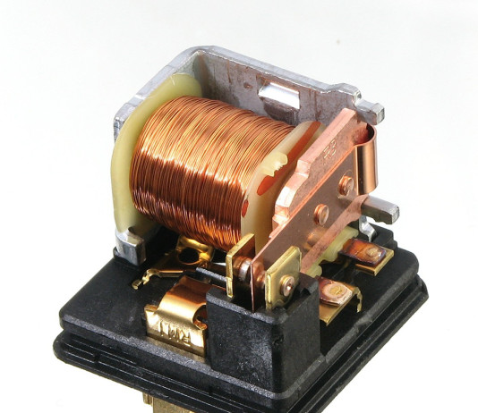 Digitalni impulsni relej