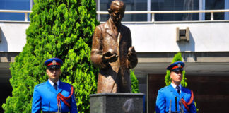 Tesla dobio treći spomenik u Beogradu, Eaton obogatio proizvodni program frekventnih regulatora PowerXL DC1 modelom velike snage |Pregled vesti za 27-u nedelju u 2016.godini