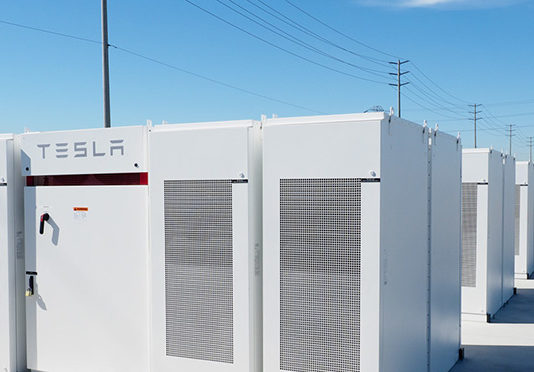 Kompanija Tesla instalira sisteme za skladištenje viška električne energije