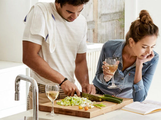 Amazon predstavlja Echo pametni zvučnik preko koga možete besplatno da razgovarate