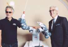 ABB-ov robot YuMi nastupao na centralnoj pozornici u Pizi dirigujući Andrei Bočeliju i  Filharmonijskom orkestru Luka