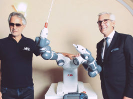 ABB-ov robot YuMi nastupao na centralnoj pozornici u Pizi dirigujući Andrei Bočeliju i Filharmonijskom orkestru Luka