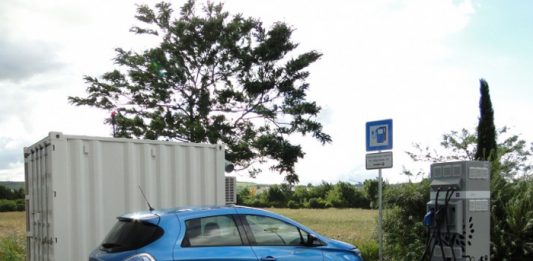 Kombinovan centar za punjenje električnih vozila i skladištenje solarne energije otvoren u Škotskoj