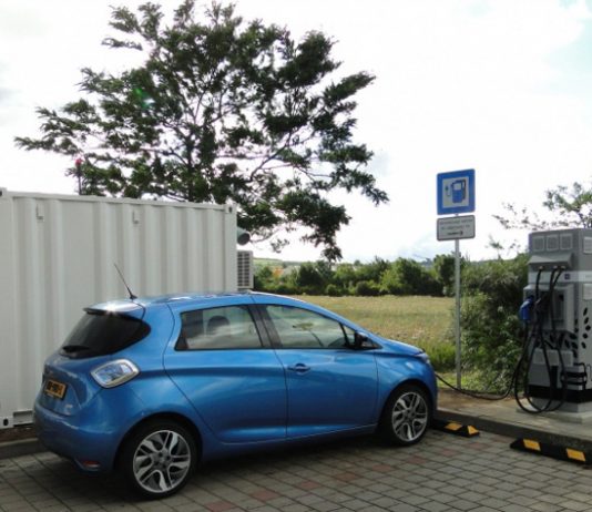 Kombinovan centar za punjenje električnih vozila i skladištenje solarne energije otvoren u Škotskoj