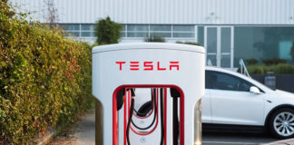 Kompanija Tesla lansira treću generaciju punjača za električne automobile