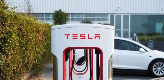 Kompanija Tesla lansira treću generaciju punjača za električne automobile