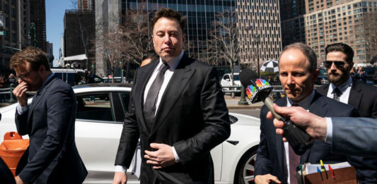 Elon Musk: Roboti će voziti mrežu Tesla taksija od 2020. godine