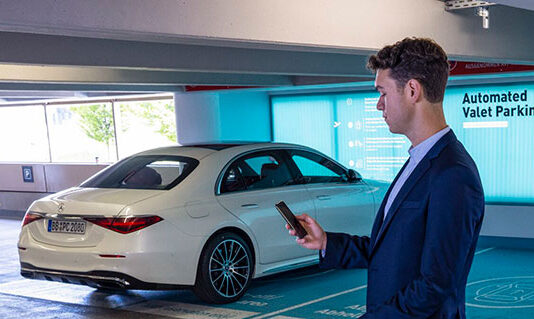 Aerodrom u Stutgartu dobija mogućnost parkiranja bez vozača sa novom Mercedes-Benz S-klasom